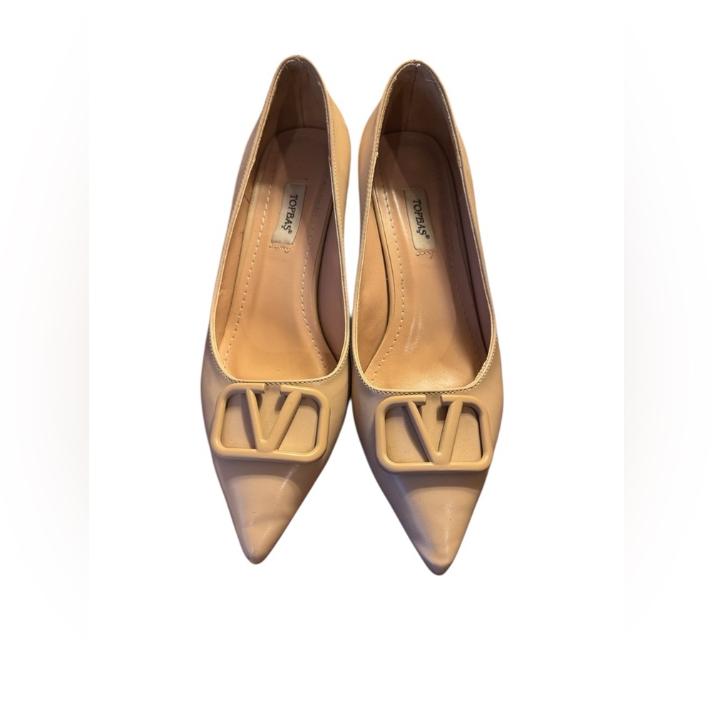 Women’s Tan Beige Chunky Kitty Heels with Pointed Toe and V Detail Leather Shoes